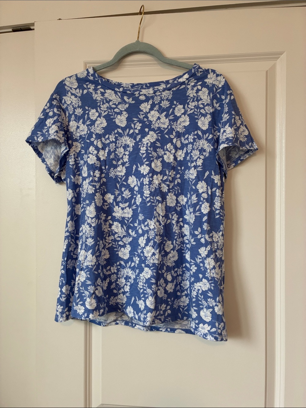 LC Lauren Conrad Blue Floral Short Sleeve Tee